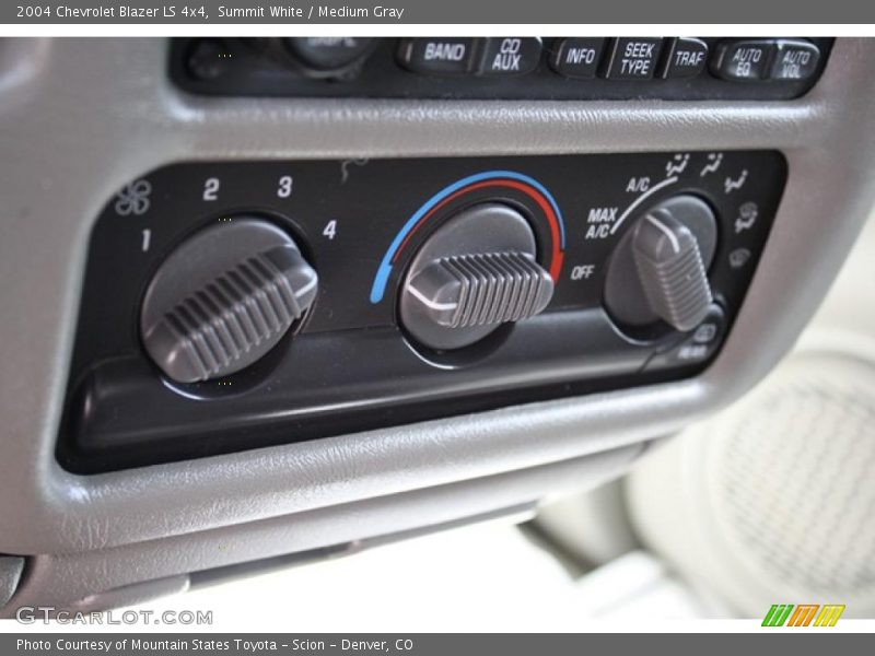Summit White / Medium Gray 2004 Chevrolet Blazer LS 4x4