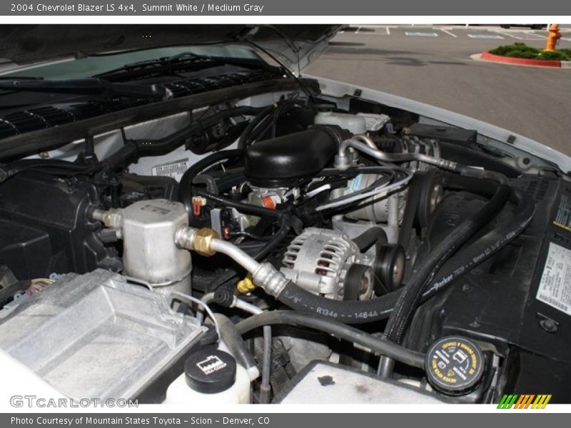 Summit White / Medium Gray 2004 Chevrolet Blazer LS 4x4