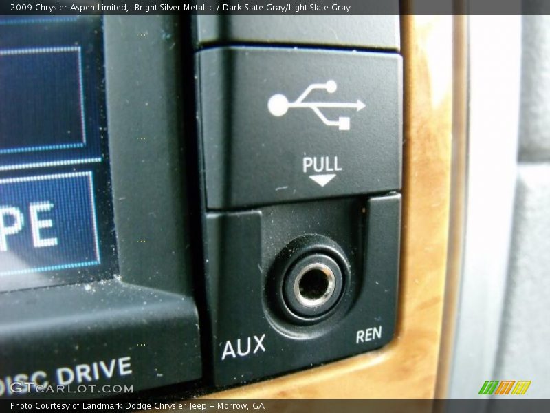 Bright Silver Metallic / Dark Slate Gray/Light Slate Gray 2009 Chrysler Aspen Limited