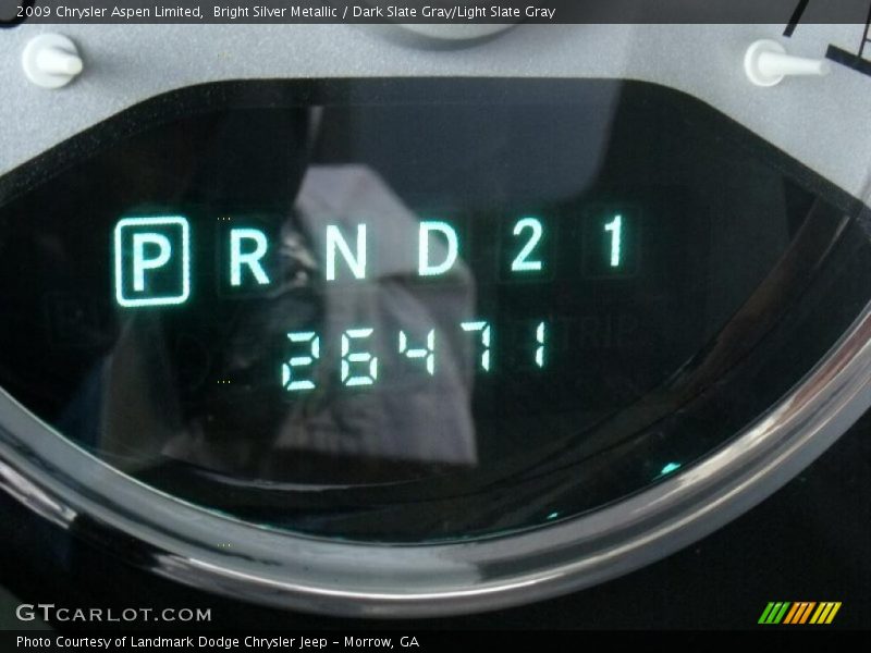 Bright Silver Metallic / Dark Slate Gray/Light Slate Gray 2009 Chrysler Aspen Limited