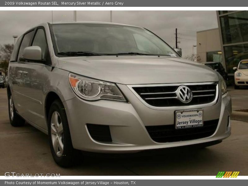 Mercury Sliver Metallic / Aero Grey 2009 Volkswagen Routan SEL