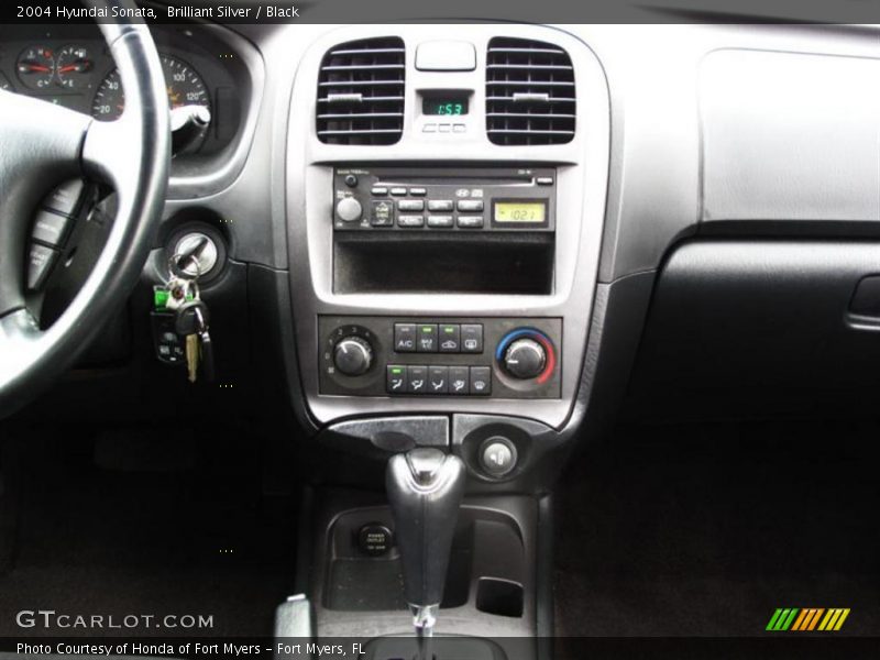 Brilliant Silver / Black 2004 Hyundai Sonata