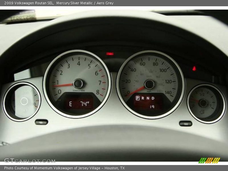 Mercury Sliver Metallic / Aero Grey 2009 Volkswagen Routan SEL