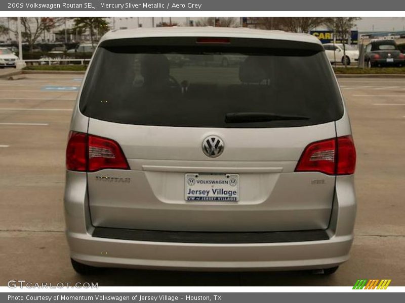 Mercury Sliver Metallic / Aero Grey 2009 Volkswagen Routan SEL