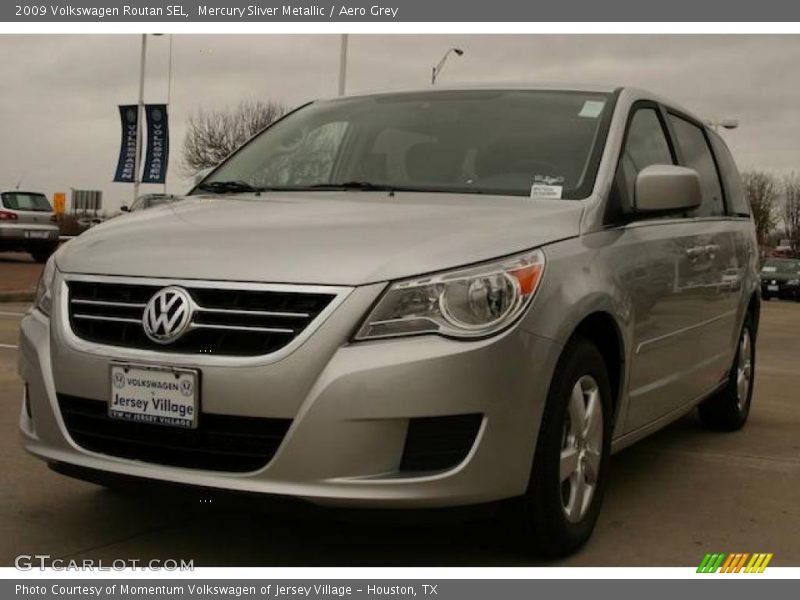Mercury Sliver Metallic / Aero Grey 2009 Volkswagen Routan SEL