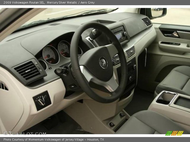Mercury Sliver Metallic / Aero Grey 2009 Volkswagen Routan SEL