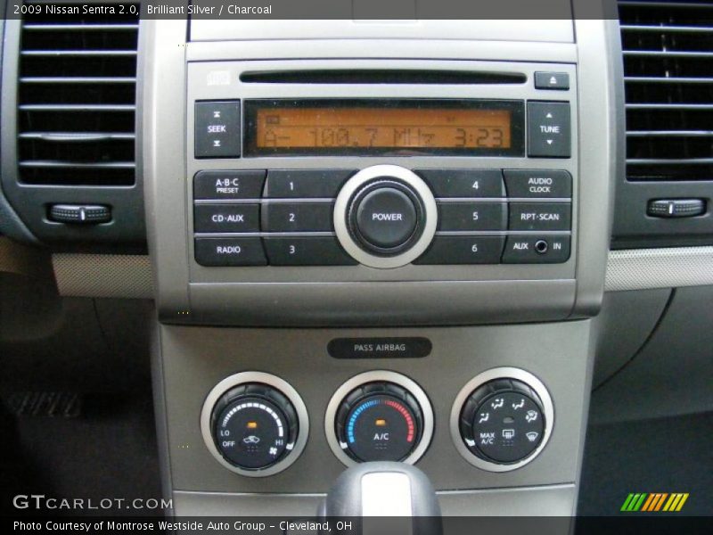 Brilliant Silver / Charcoal 2009 Nissan Sentra 2.0