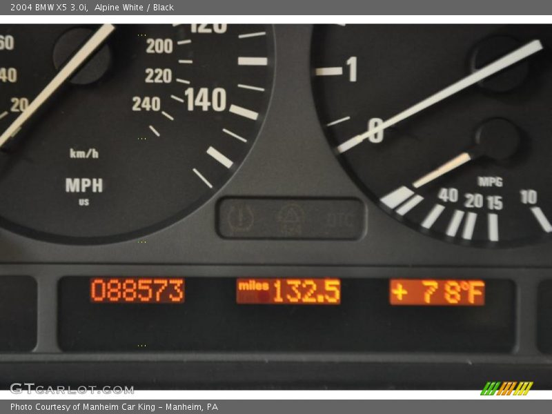 Alpine White / Black 2004 BMW X5 3.0i