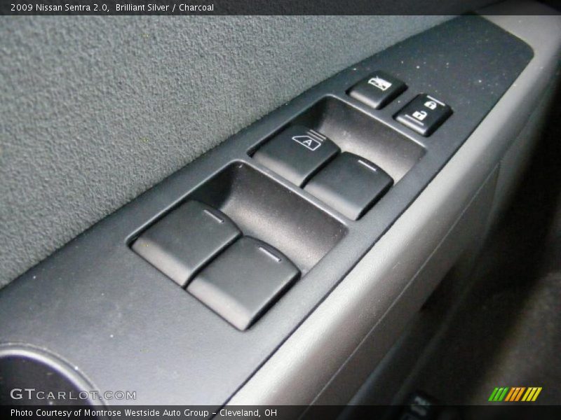 Brilliant Silver / Charcoal 2009 Nissan Sentra 2.0