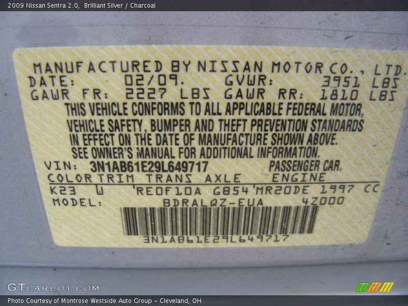 Brilliant Silver / Charcoal 2009 Nissan Sentra 2.0