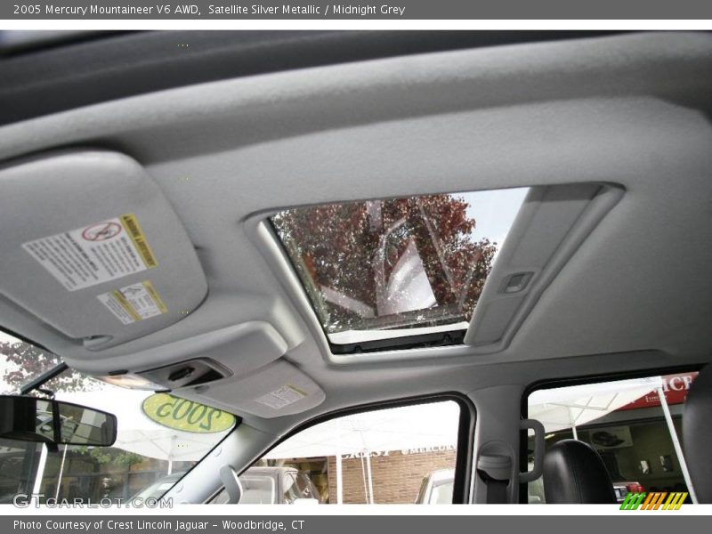 Satellite Silver Metallic / Midnight Grey 2005 Mercury Mountaineer V6 AWD