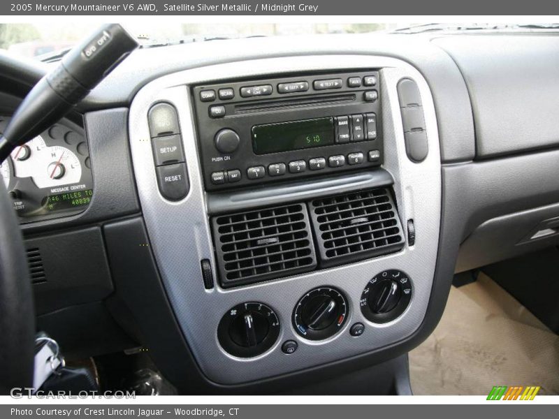 Satellite Silver Metallic / Midnight Grey 2005 Mercury Mountaineer V6 AWD