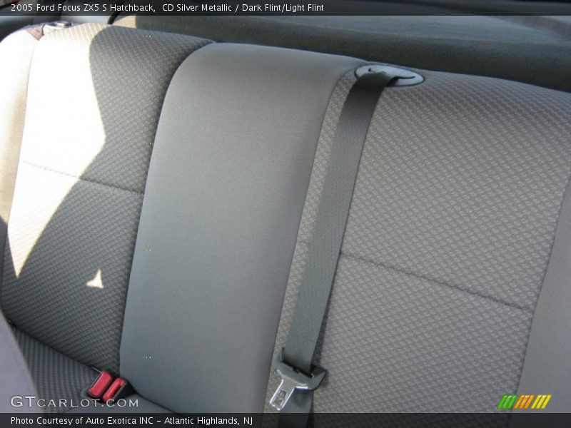 CD Silver Metallic / Dark Flint/Light Flint 2005 Ford Focus ZX5 S Hatchback