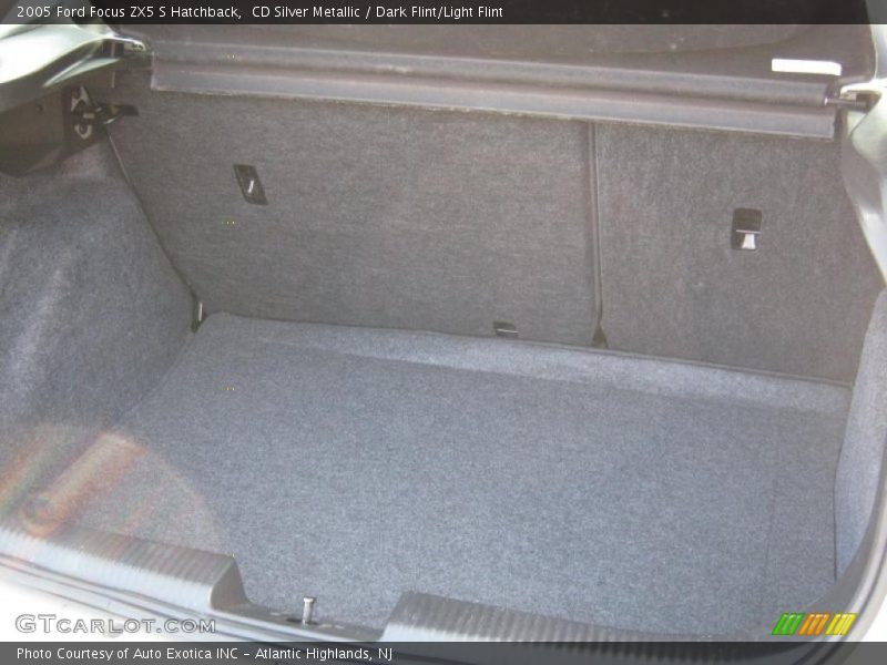 CD Silver Metallic / Dark Flint/Light Flint 2005 Ford Focus ZX5 S Hatchback