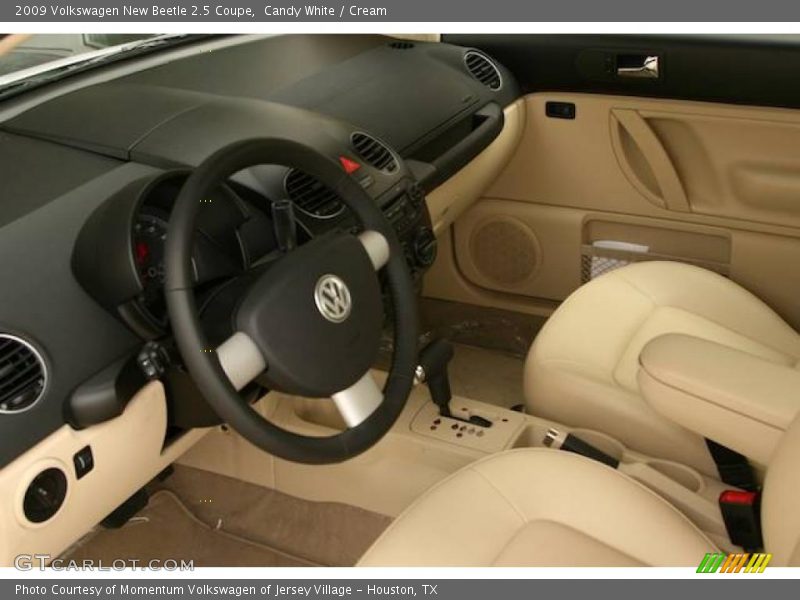 Candy White / Cream 2009 Volkswagen New Beetle 2.5 Coupe
