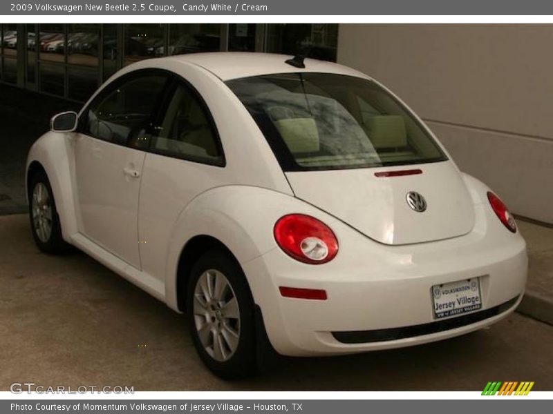 Candy White / Cream 2009 Volkswagen New Beetle 2.5 Coupe