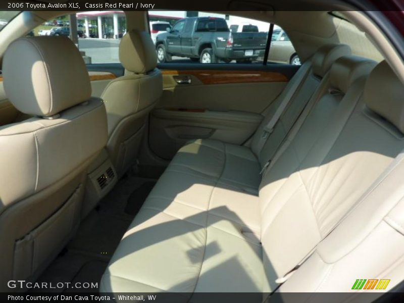 Cassis Red Pearl / Ivory 2006 Toyota Avalon XLS