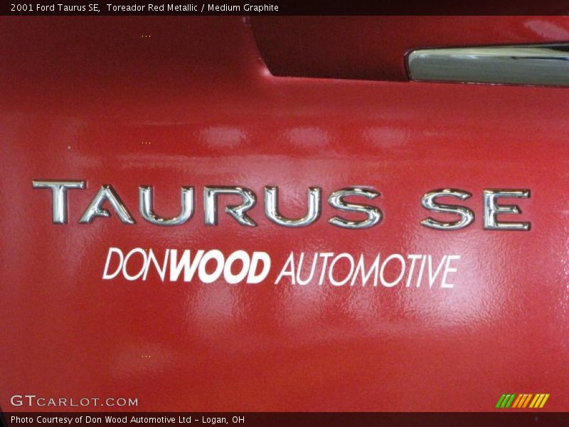 Toreador Red Metallic / Medium Graphite 2001 Ford Taurus SE