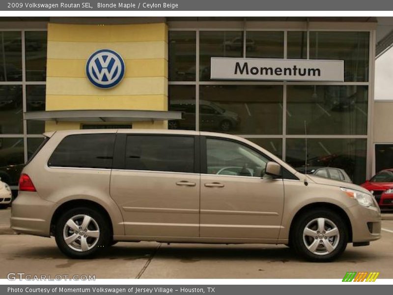 Blonde Maple / Ceylon Beige 2009 Volkswagen Routan SEL