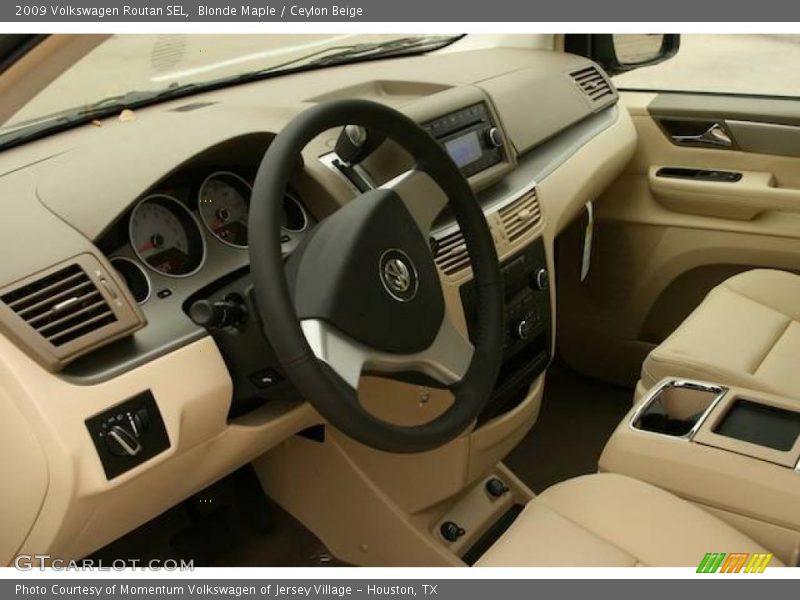 Blonde Maple / Ceylon Beige 2009 Volkswagen Routan SEL