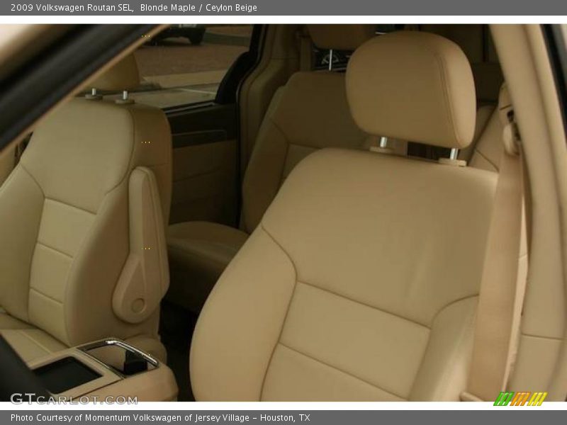 Blonde Maple / Ceylon Beige 2009 Volkswagen Routan SEL