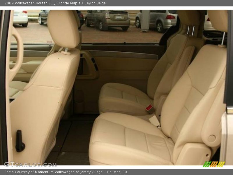 Blonde Maple / Ceylon Beige 2009 Volkswagen Routan SEL