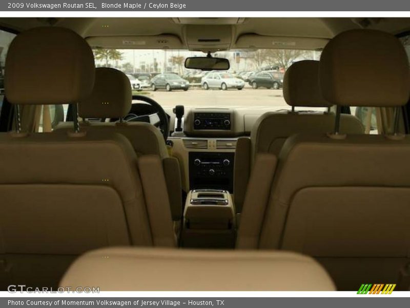 Blonde Maple / Ceylon Beige 2009 Volkswagen Routan SEL