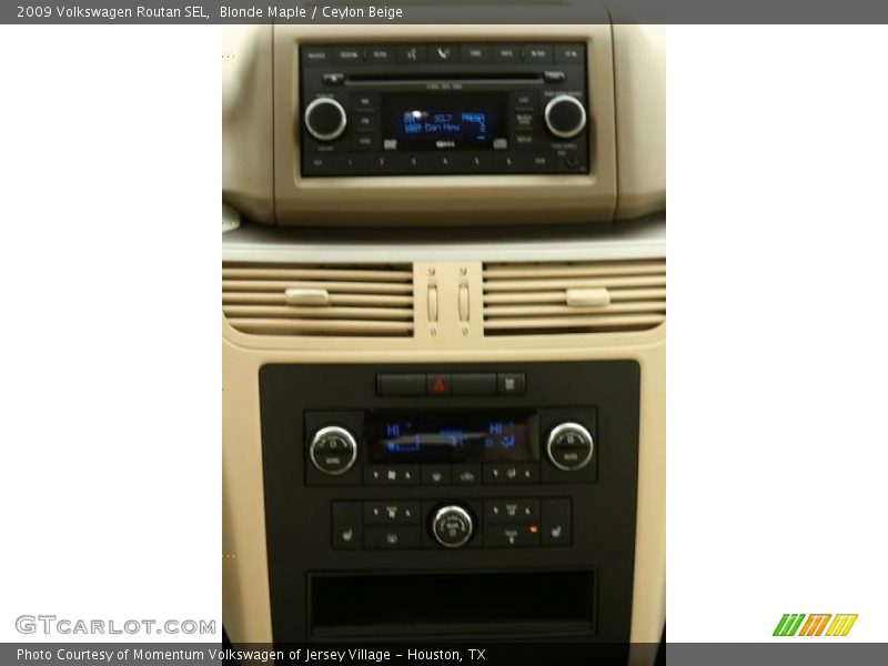 Blonde Maple / Ceylon Beige 2009 Volkswagen Routan SEL