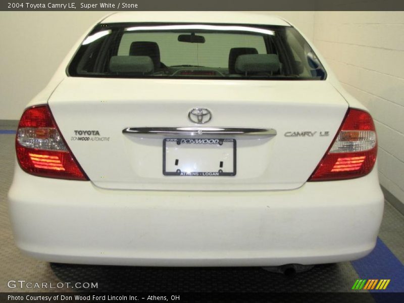 Super White / Stone 2004 Toyota Camry LE