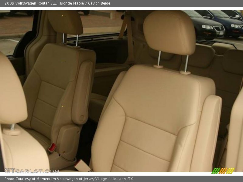 Blonde Maple / Ceylon Beige 2009 Volkswagen Routan SEL