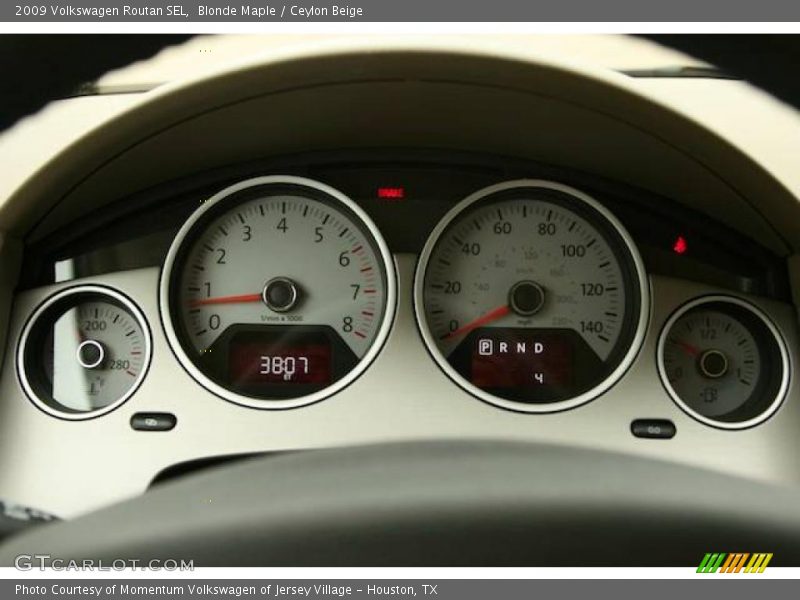 Blonde Maple / Ceylon Beige 2009 Volkswagen Routan SEL