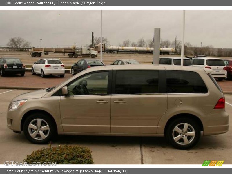 Blonde Maple / Ceylon Beige 2009 Volkswagen Routan SEL