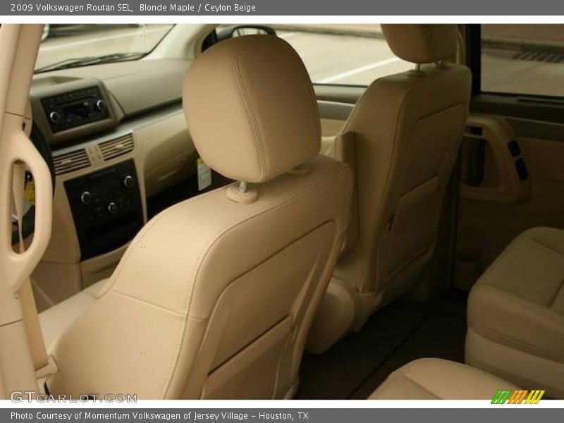Blonde Maple / Ceylon Beige 2009 Volkswagen Routan SEL
