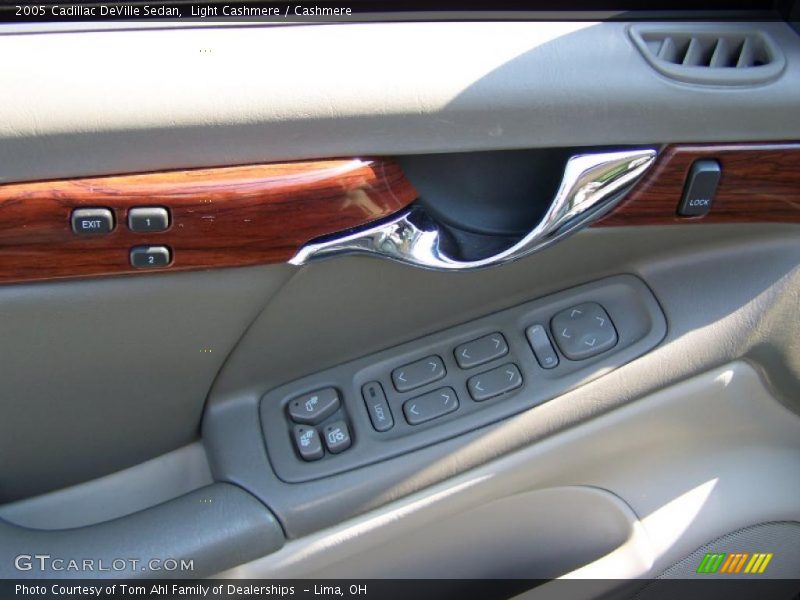 Light Cashmere / Cashmere 2005 Cadillac DeVille Sedan