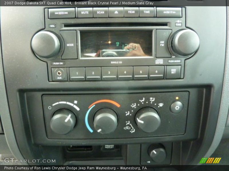 Brilliant Black Crystal Pearl / Medium Slate Gray 2007 Dodge Dakota SXT Quad Cab 4x4