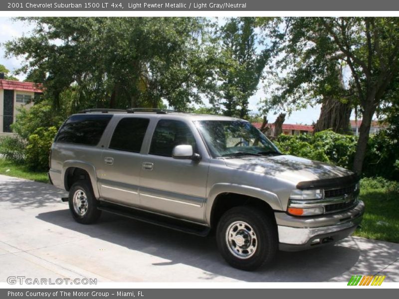 Light Pewter Metallic / Light Gray/Neutral 2001 Chevrolet Suburban 1500 LT 4x4