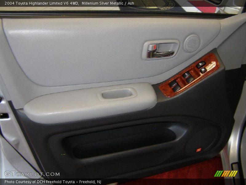 Millenium Silver Metallic / Ash 2004 Toyota Highlander Limited V6 4WD