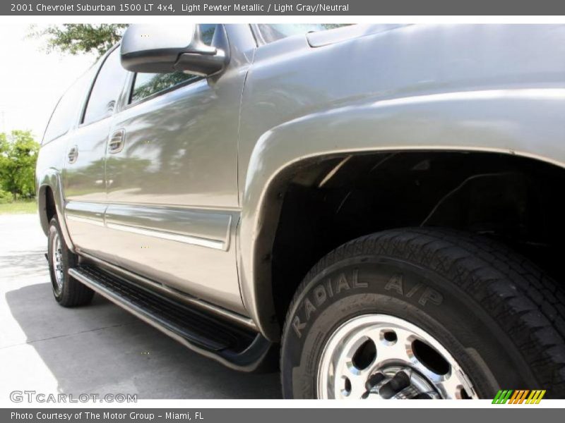 Light Pewter Metallic / Light Gray/Neutral 2001 Chevrolet Suburban 1500 LT 4x4