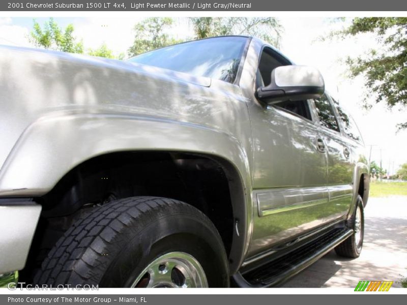 Light Pewter Metallic / Light Gray/Neutral 2001 Chevrolet Suburban 1500 LT 4x4