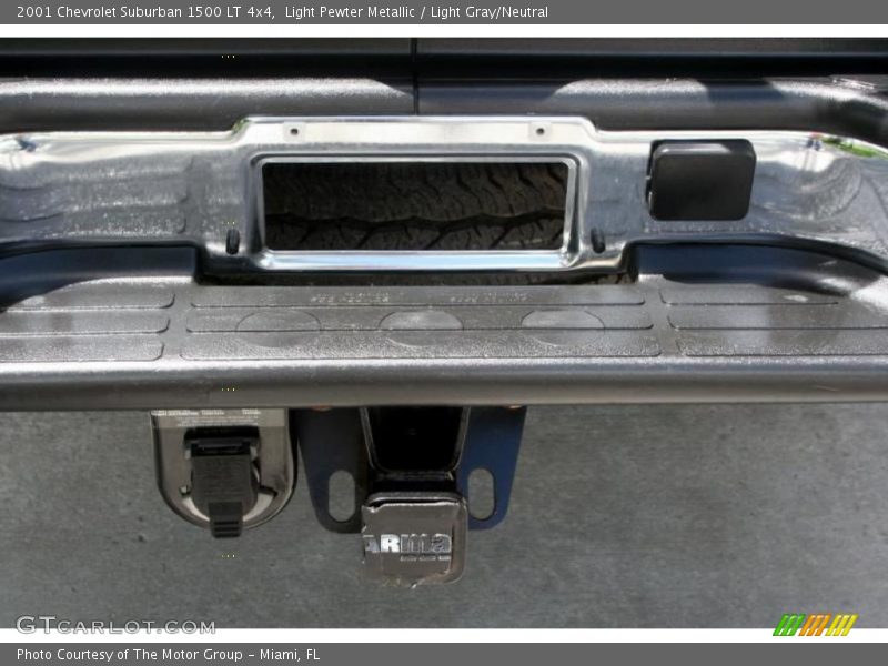 Light Pewter Metallic / Light Gray/Neutral 2001 Chevrolet Suburban 1500 LT 4x4