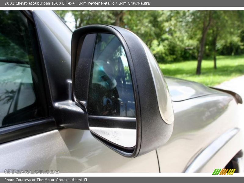 Light Pewter Metallic / Light Gray/Neutral 2001 Chevrolet Suburban 1500 LT 4x4