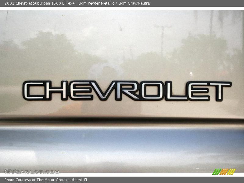 Light Pewter Metallic / Light Gray/Neutral 2001 Chevrolet Suburban 1500 LT 4x4