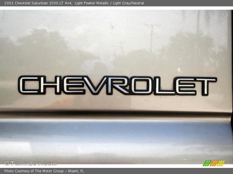 Light Pewter Metallic / Light Gray/Neutral 2001 Chevrolet Suburban 1500 LT 4x4