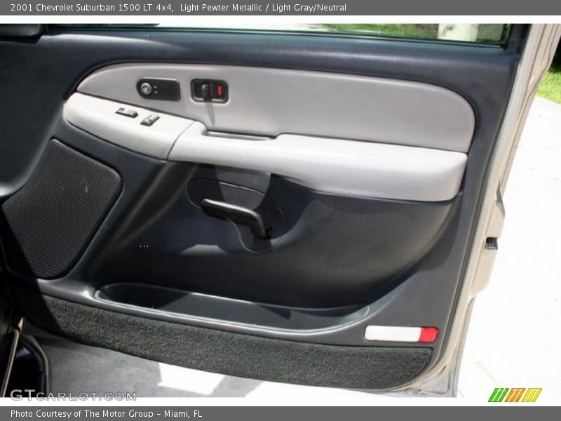 Light Pewter Metallic / Light Gray/Neutral 2001 Chevrolet Suburban 1500 LT 4x4