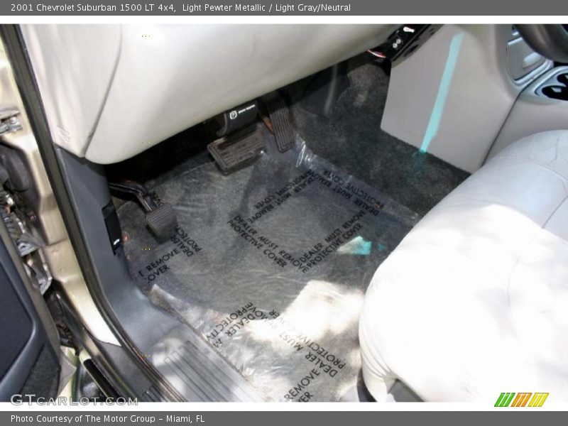 Light Pewter Metallic / Light Gray/Neutral 2001 Chevrolet Suburban 1500 LT 4x4