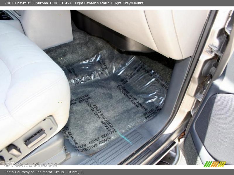 Light Pewter Metallic / Light Gray/Neutral 2001 Chevrolet Suburban 1500 LT 4x4