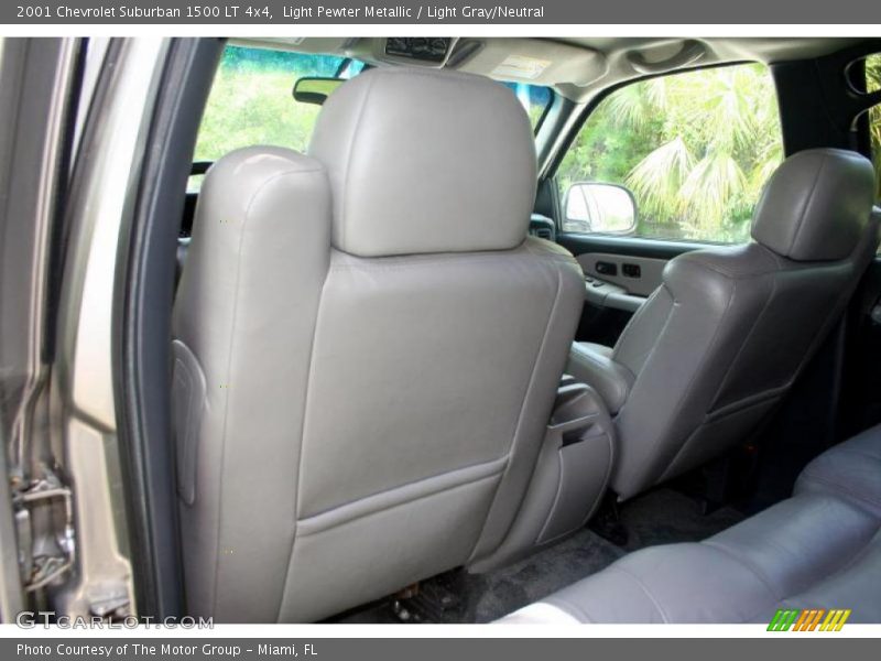 Light Pewter Metallic / Light Gray/Neutral 2001 Chevrolet Suburban 1500 LT 4x4