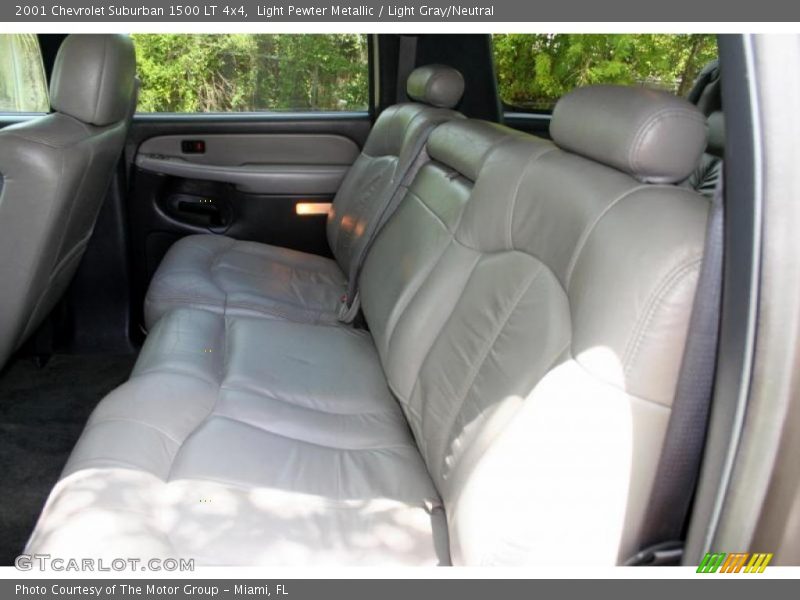 Light Pewter Metallic / Light Gray/Neutral 2001 Chevrolet Suburban 1500 LT 4x4