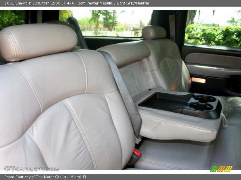 Light Pewter Metallic / Light Gray/Neutral 2001 Chevrolet Suburban 1500 LT 4x4