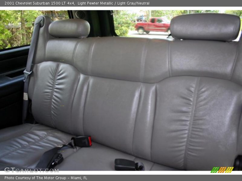 Light Pewter Metallic / Light Gray/Neutral 2001 Chevrolet Suburban 1500 LT 4x4